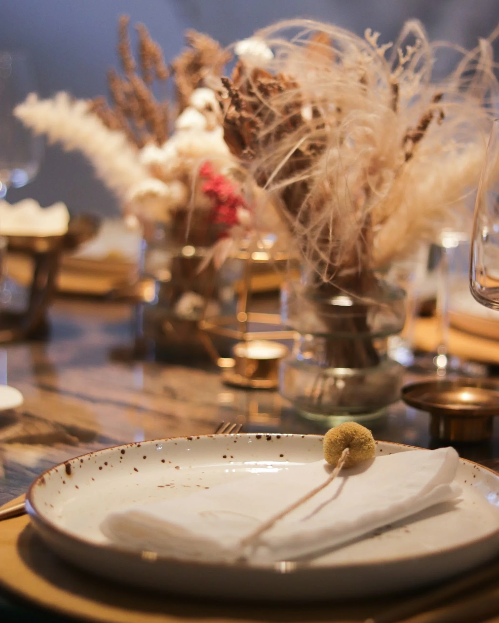 girl and & goose restaurant dubai uae