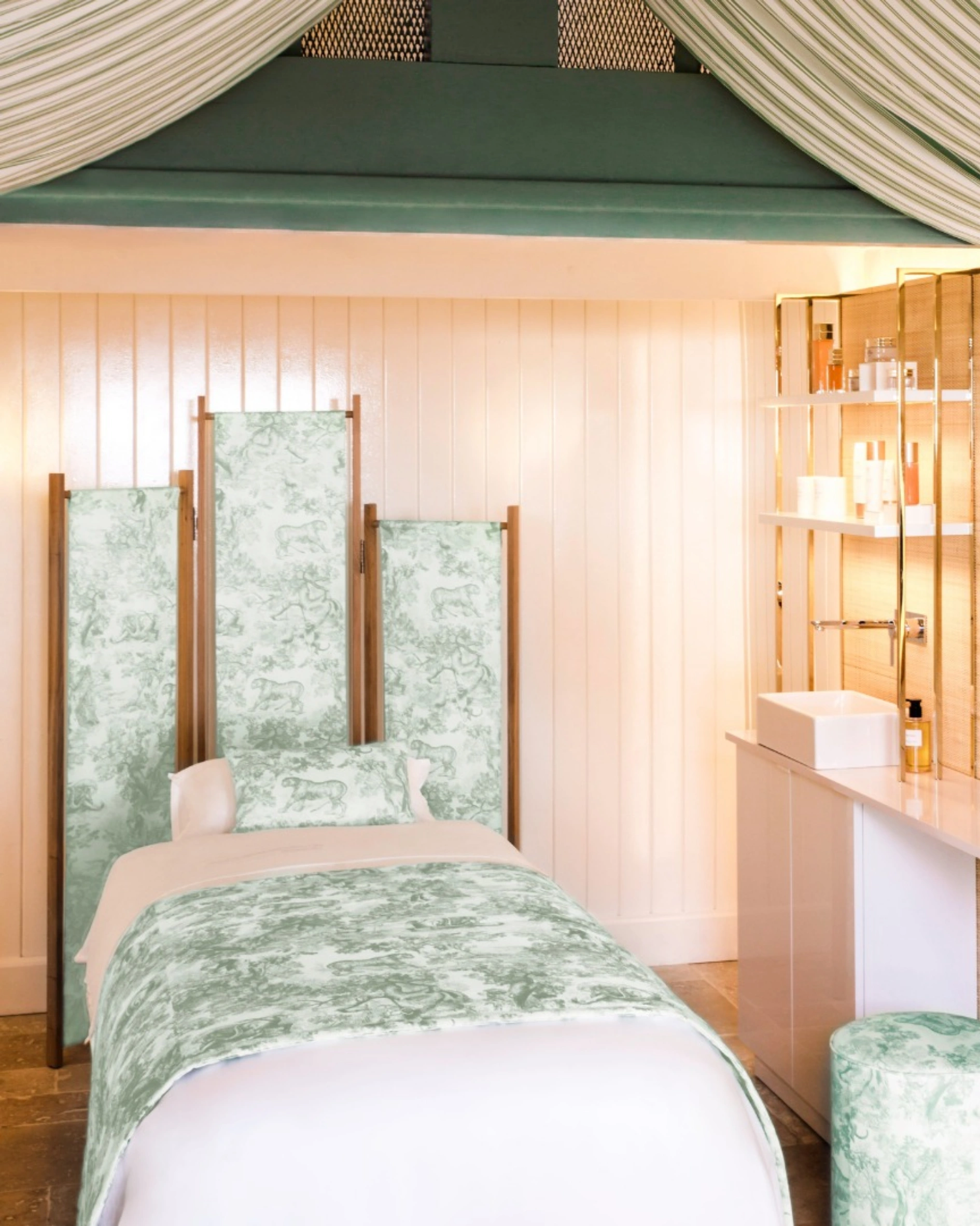 the inside list côte d'azur 2025 best luxury most iconic hotel du cap eden roc cap d'antibes