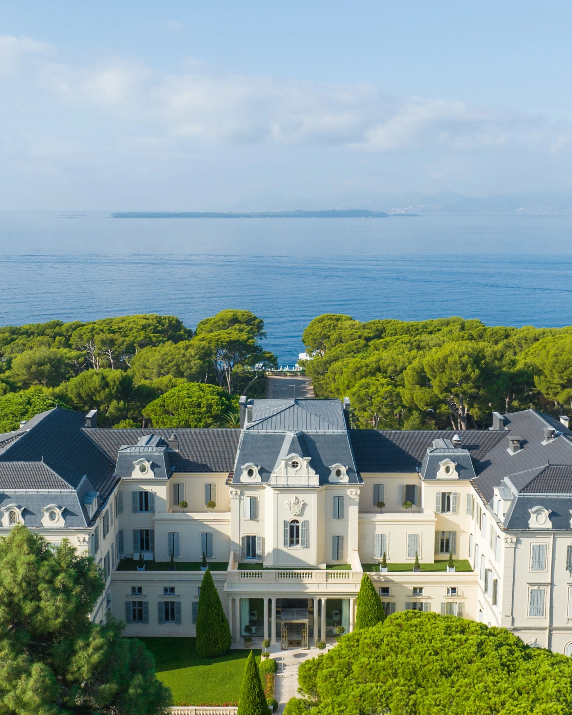 the inside list côte d'azur 2025 best luxury most iconic hotel du cap eden roc cap d'antibes