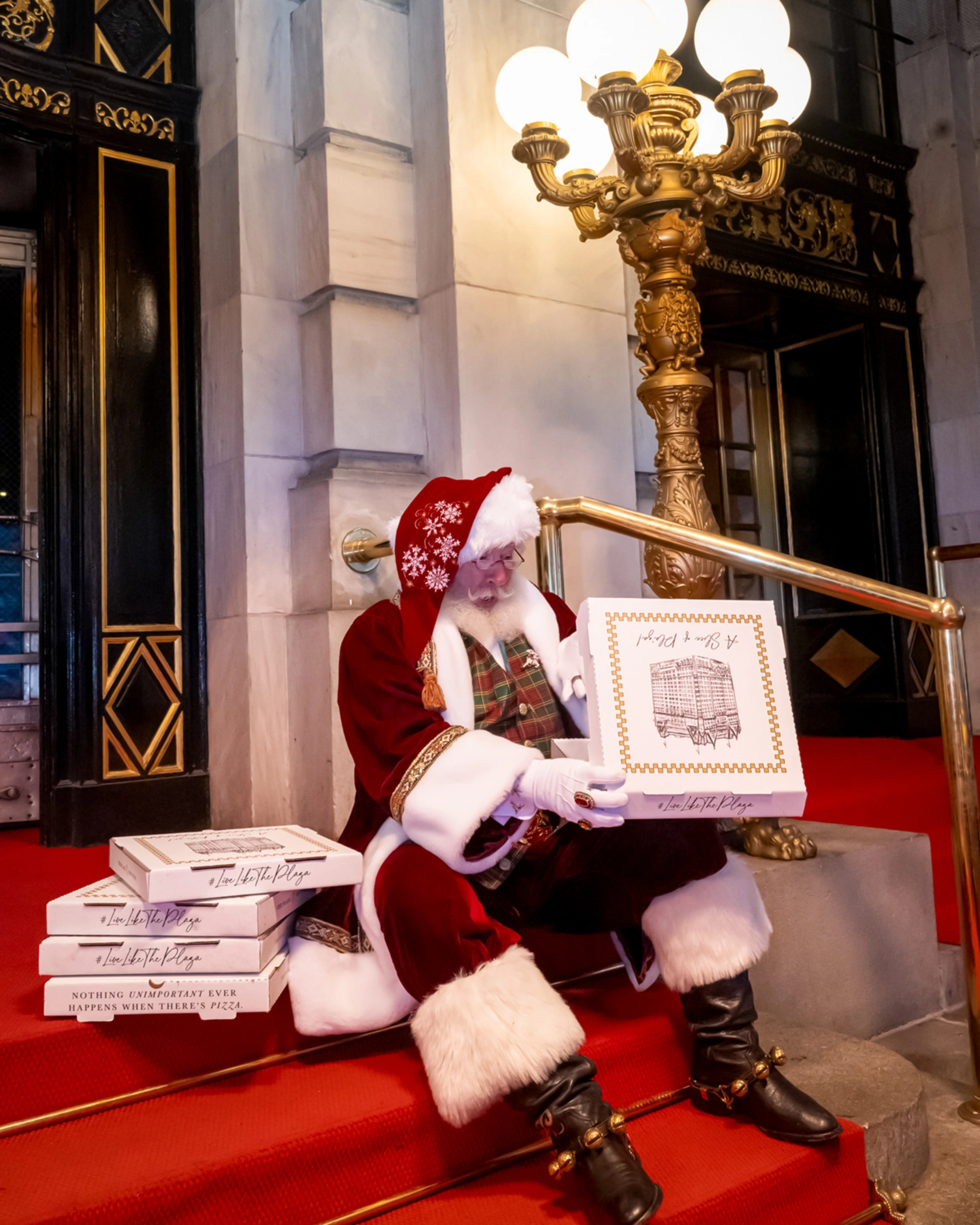 inside look the plaza new york united states of america usa home alone 2 kevin mccallister