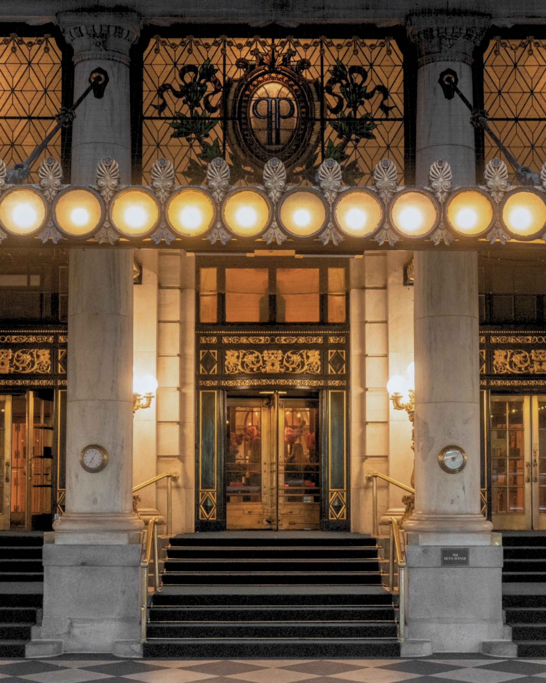 inside look the plaza new york united states of america usa home alone 2 kevin mccallister