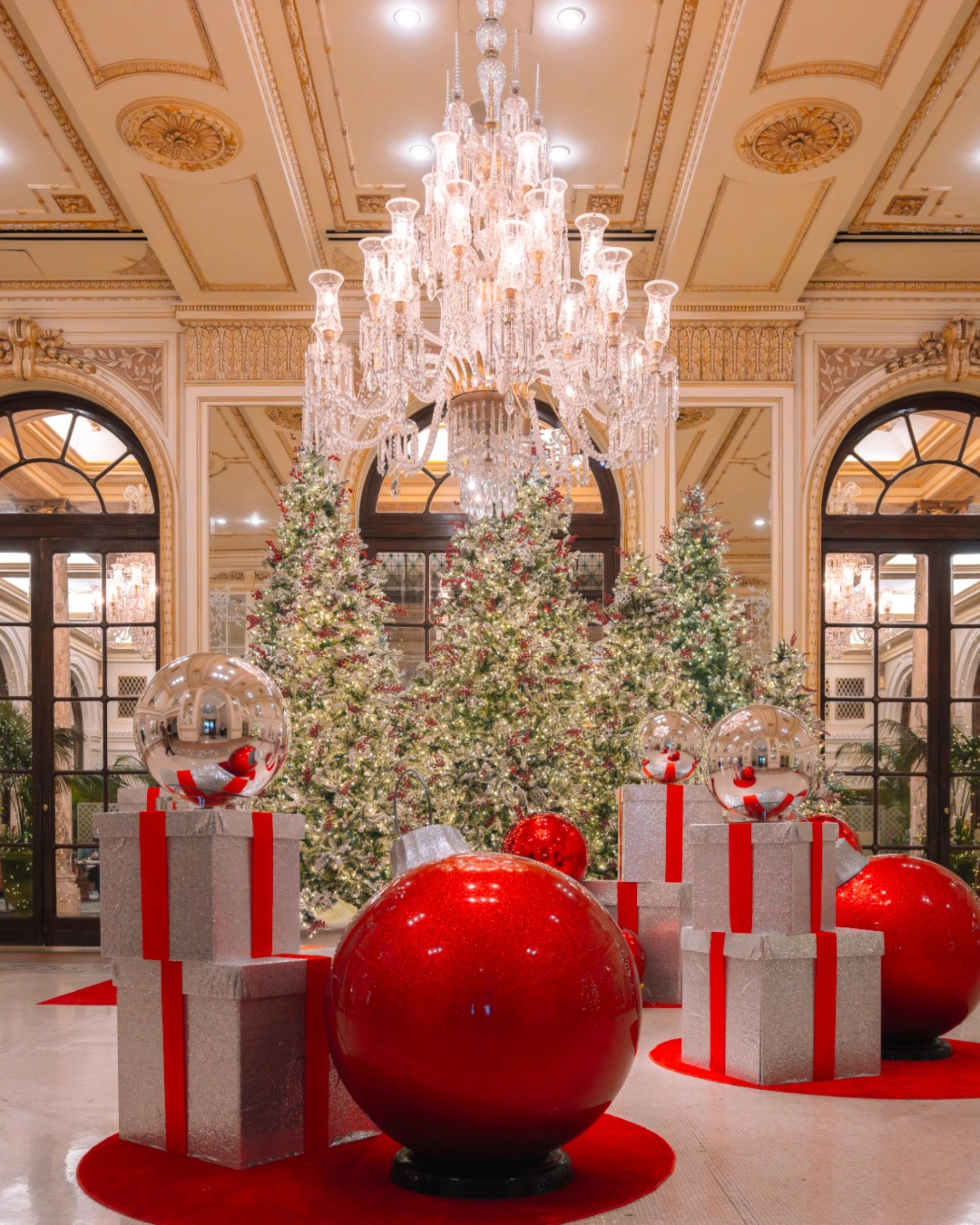 inside look the plaza new york united states of america usa home alone 2 kevin mccallister