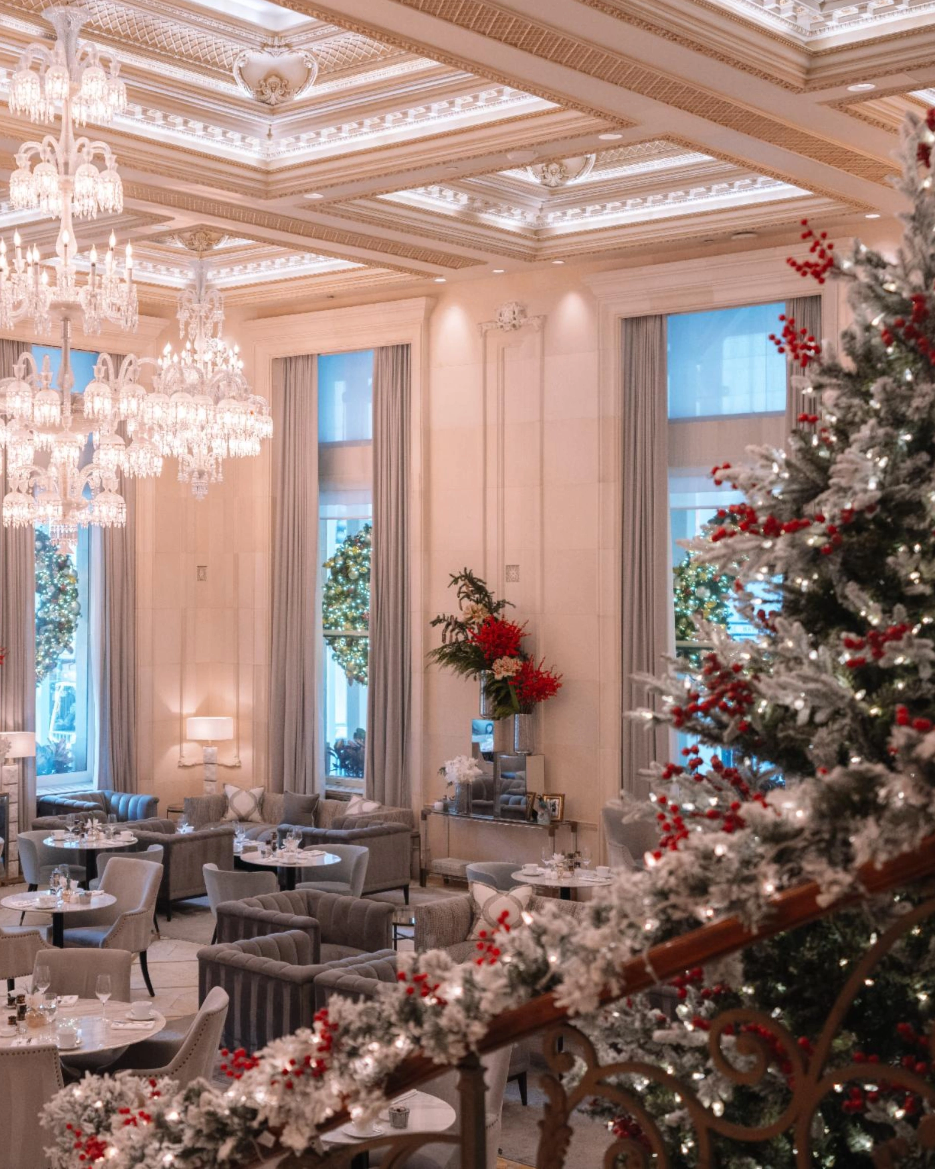 inside look the plaza new york united states of america usa home alone 2 kevin mccallister