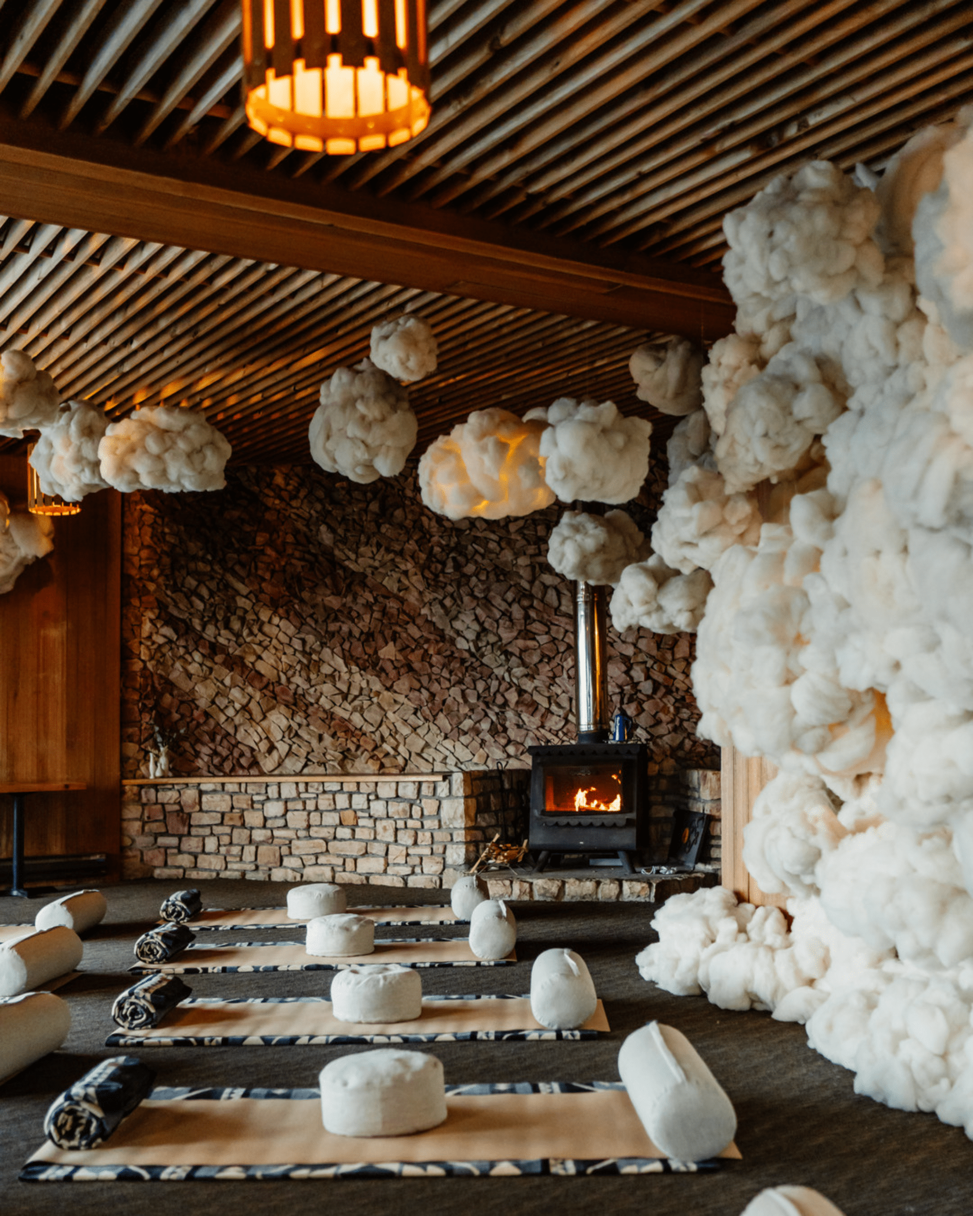 the top 8 dreamy hotels for a white christmas snow global banff springs resort canada