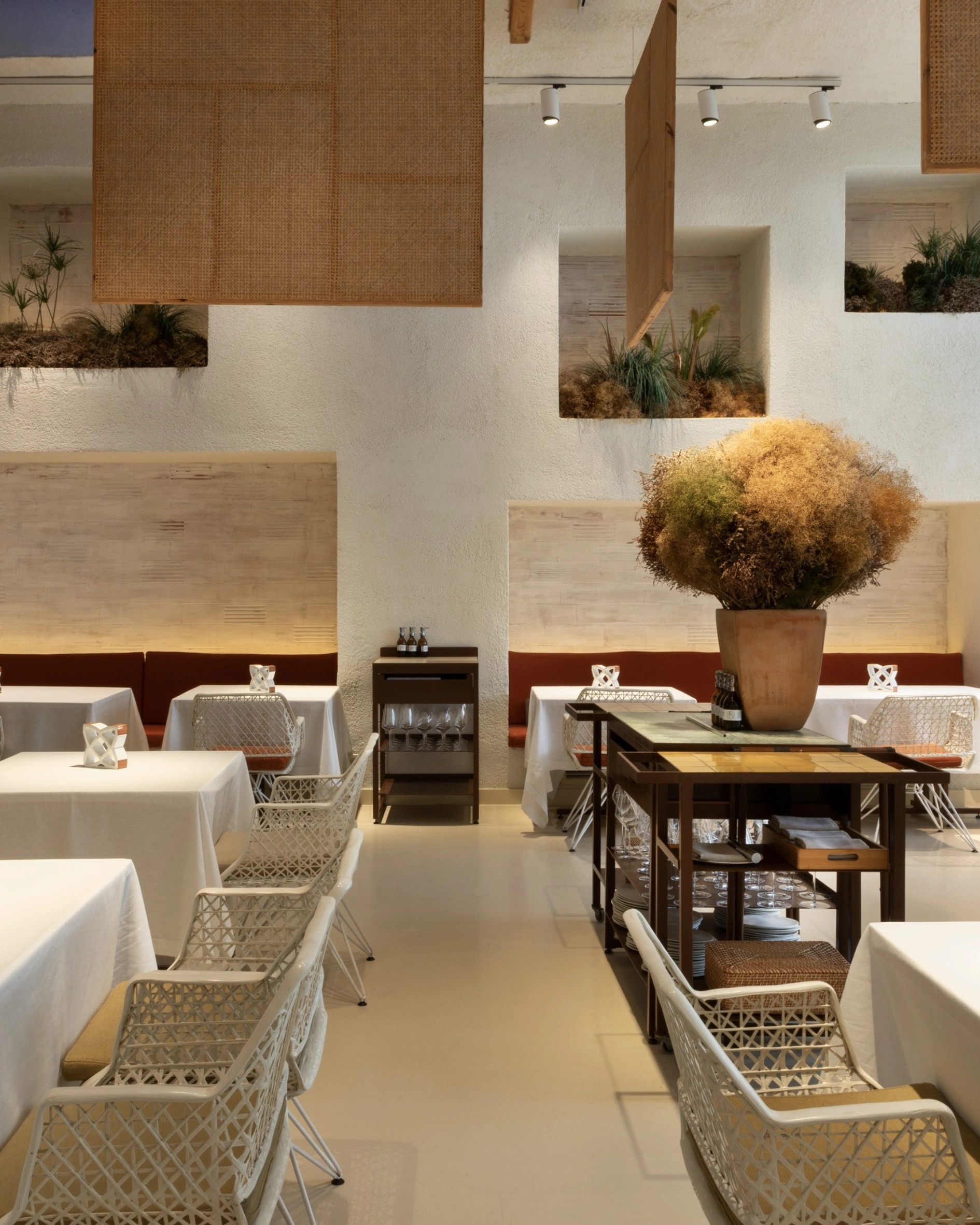 BARCELONA TRAVEL GUIDE
